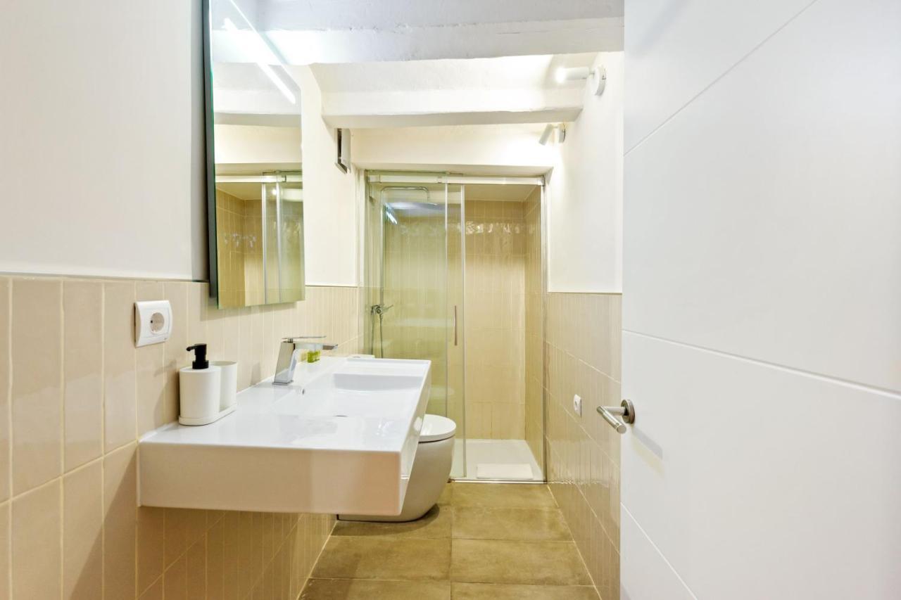 Leilighet Quiet Gem With Jacuzzi In The Center Barcelona